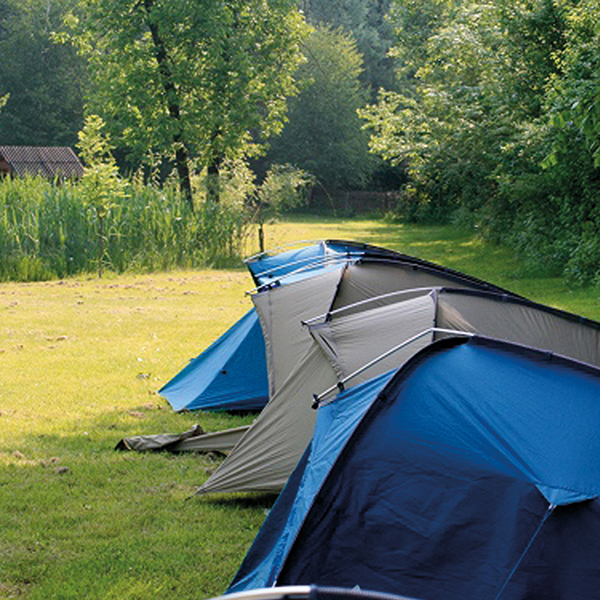 ein Zeltlager bei der Mosoni Duna Kanutour in Ungarn